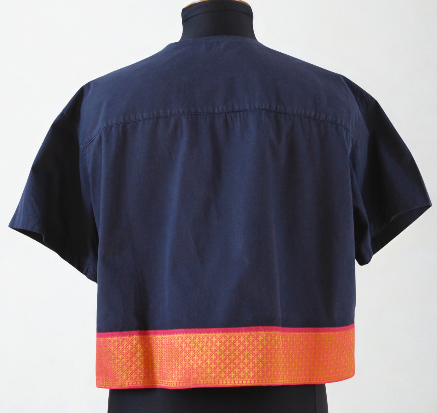 Chemise bleue et rose