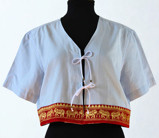 Chemise bleue et rouge